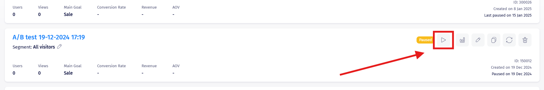The Play button next to a paused experiment in the dashboard list